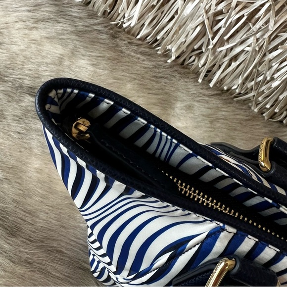 VERA BRADLEY Streeterville Ella Tote Blue White Wavy Stripe Water Repellant - Picture 4 of 15